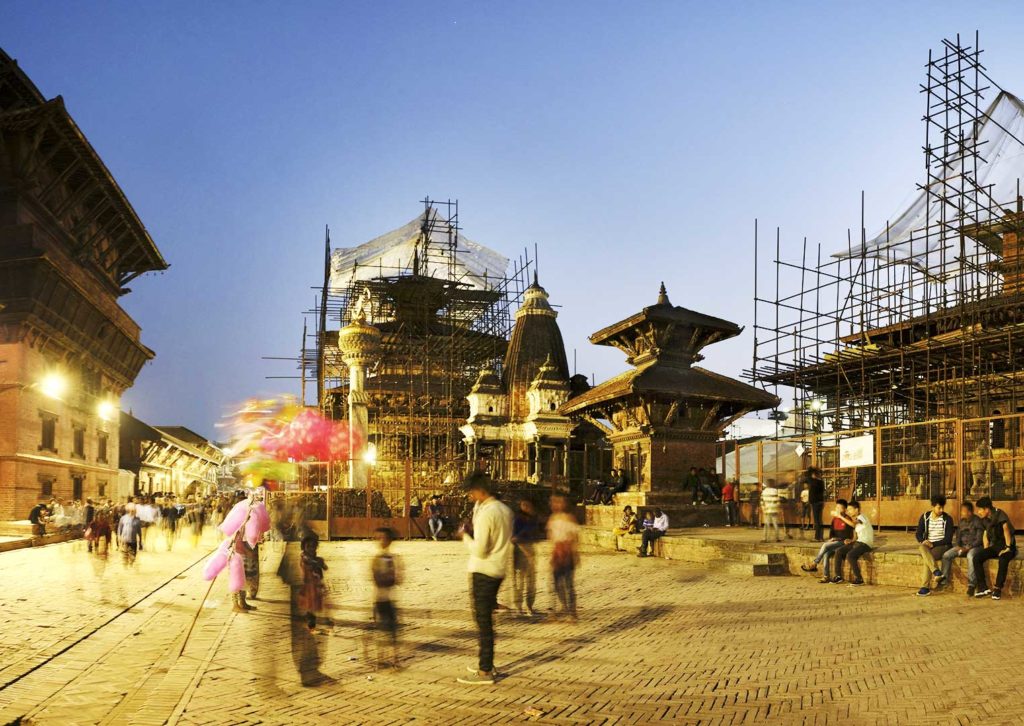 Népal, Patan, temples en reconstruction,, scène de rue, photo Emmanuel Perrin