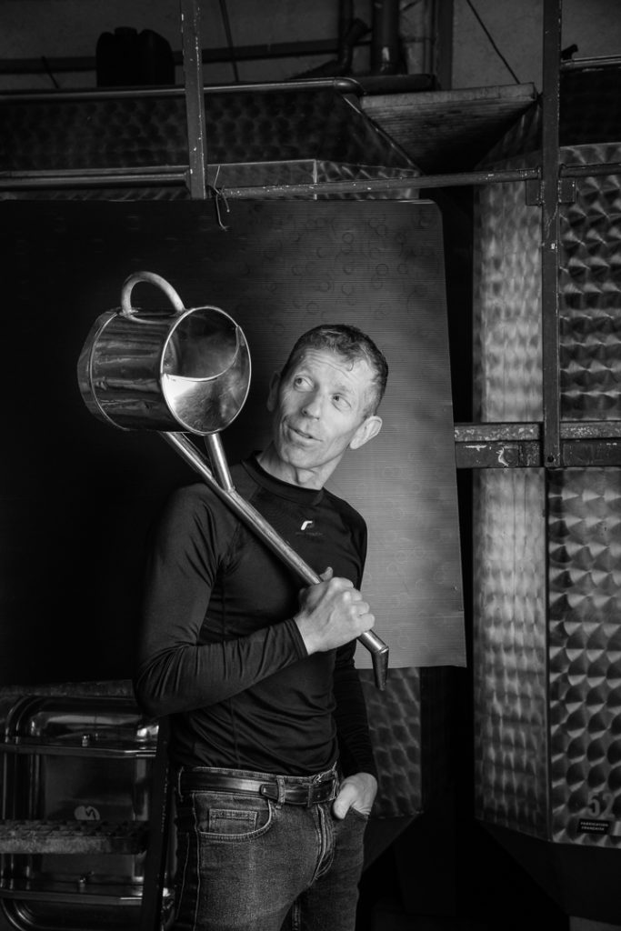 portrait de franck Chavy, vigneron à Régnié, Beaujolais.